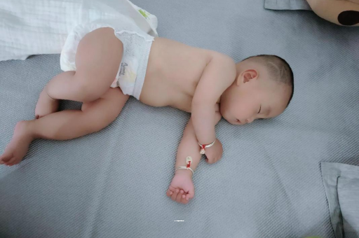 云梦怀孕多久会显肚子